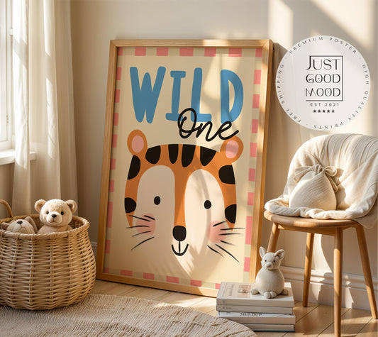 Poster Kinderzimmer Tiger · Wild One Schriftzug · Lustiges Tiermotiv · Dschungel Deko für Kinder · Geburtstagsbild · Dekoprint ohne Rahmen-0