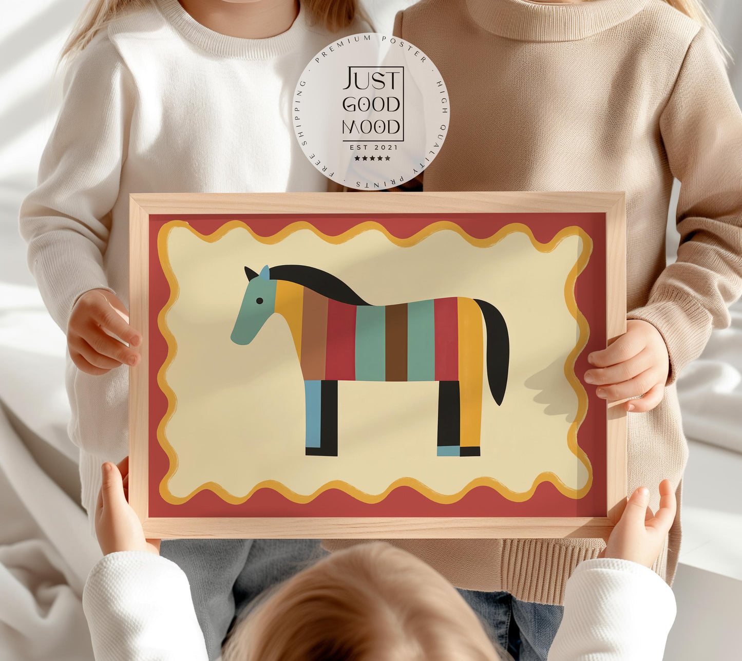 Poster Kinderzimmer Pferd · Bunt gestreiftes Pferd · Farbenfrohe Deko für Mädchen & Jungen · Fröhliches Tierposter Dekoprint ohne Rahmen-0