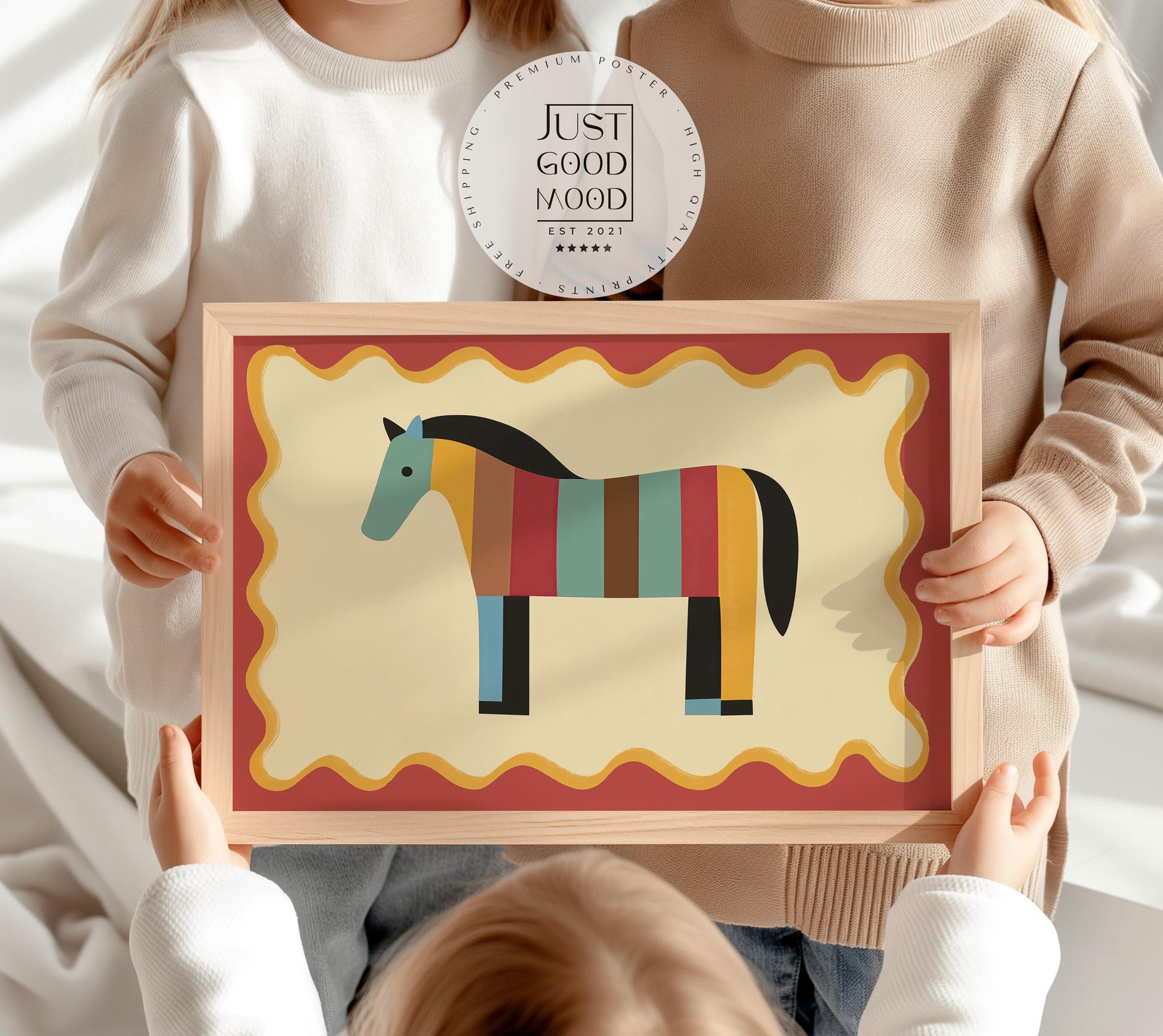 Poster Kinderzimmer Pferd · Bunt gestreiftes Pferd · Farbenfrohe Deko für Mädchen & Jungen · Fröhliches Tierposter Dekoprint ohne Rahmen-0